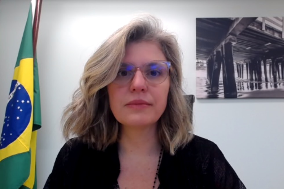 Fotografia da juíza Juliana Oliveira.