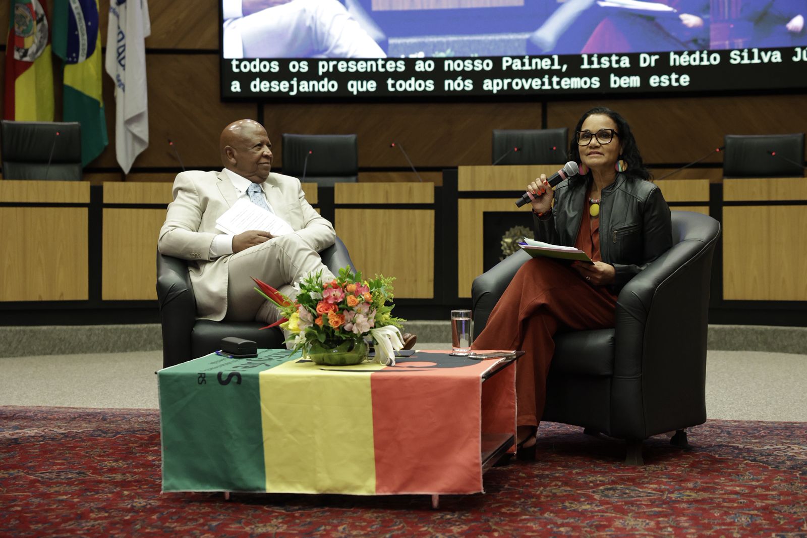 Hédio e Ana Lúcia Diogo, sentados