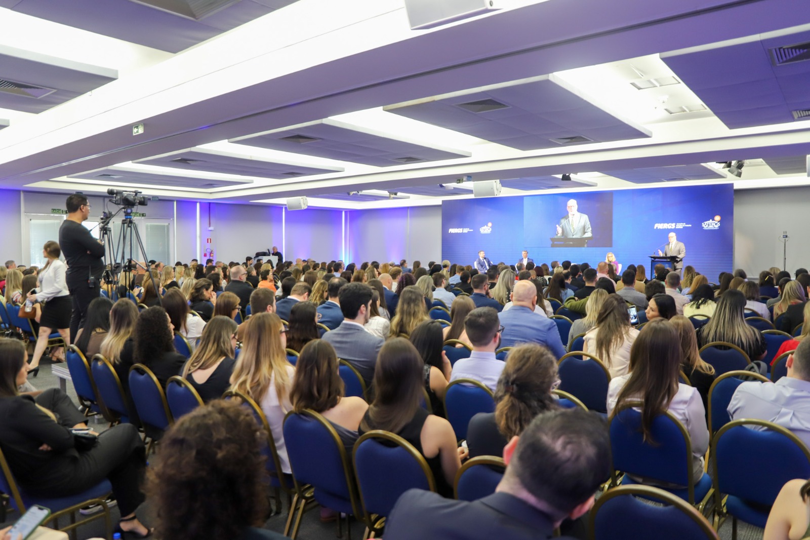 A foto mostra o público