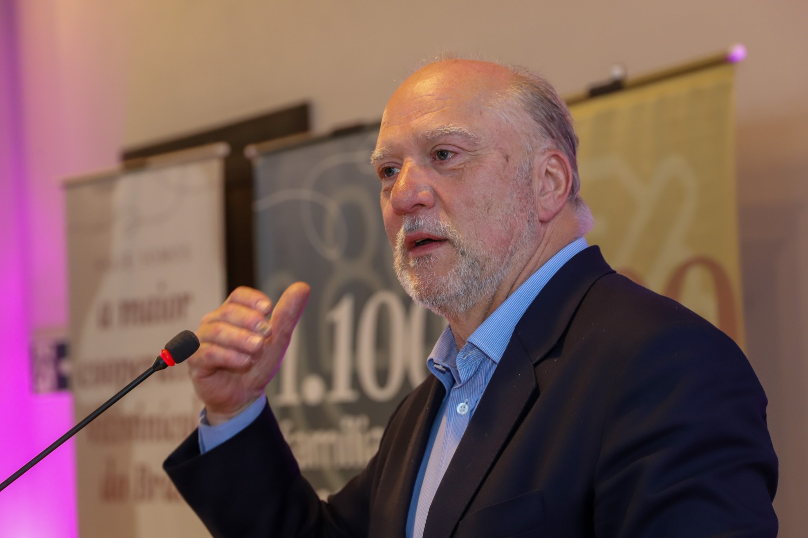 A foto mostra martins costa palestrante