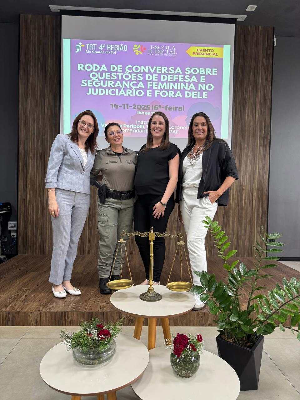 Juíza do Trabalho Rubiane Assis, tenente-coronel Vanessa Peripolli, juíza federal Ivanise Moreira e juíza do Trabalho Raquel Nenê.