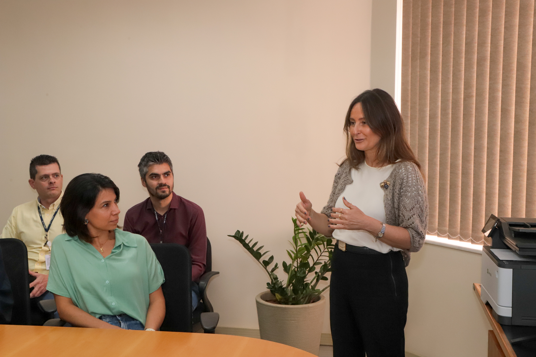 Luciana Xavier (em pé), Julia Cardoso, Juliano Silveira e Michel Barreto