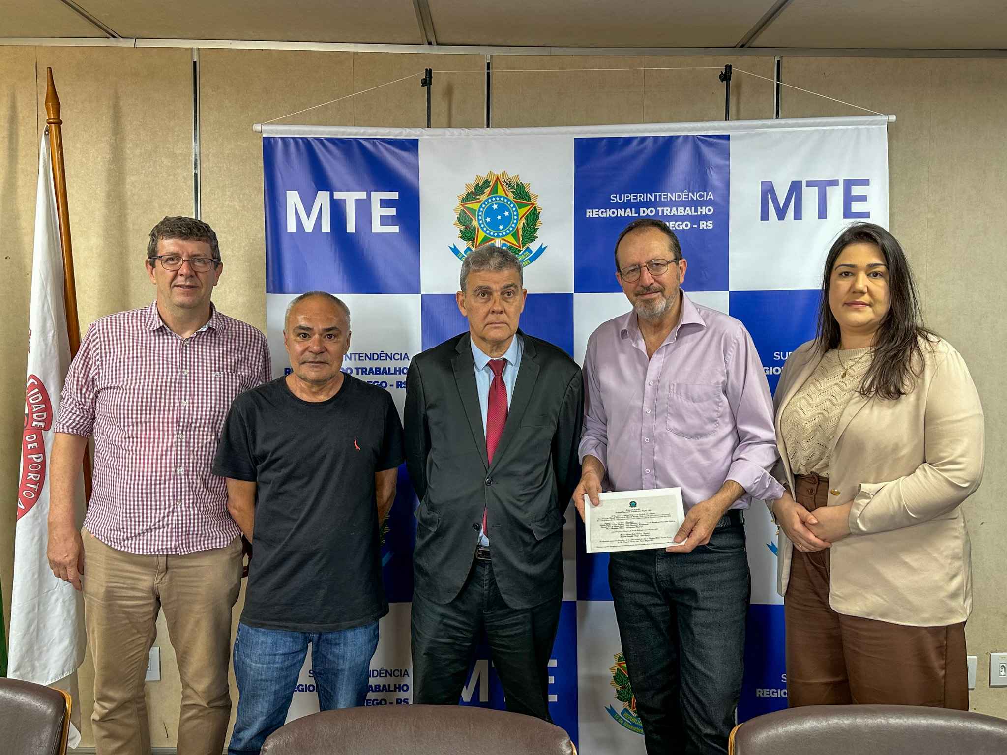 MINISTÉRIO DO TRABALHO E EMPREGO - Ricardo Fraga, Claudir Nespolo e auditores fiscais do Trabalho