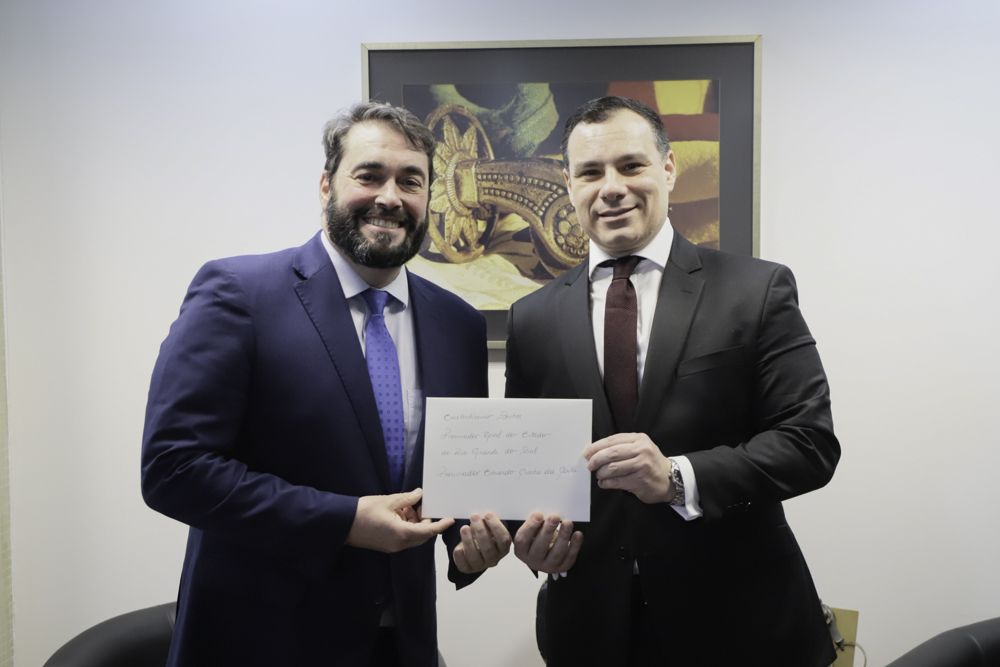 PROCURADORIA-GERAL DO ESTADO DO RS - Eduardo Cunha da Costa e Alexandre Corrêa da Cruz