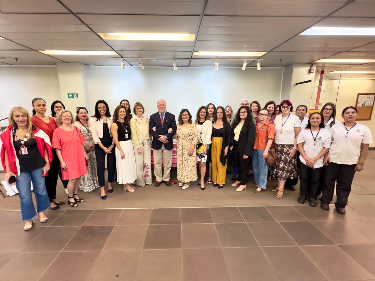 Foto coletiva sem banco de fundo.