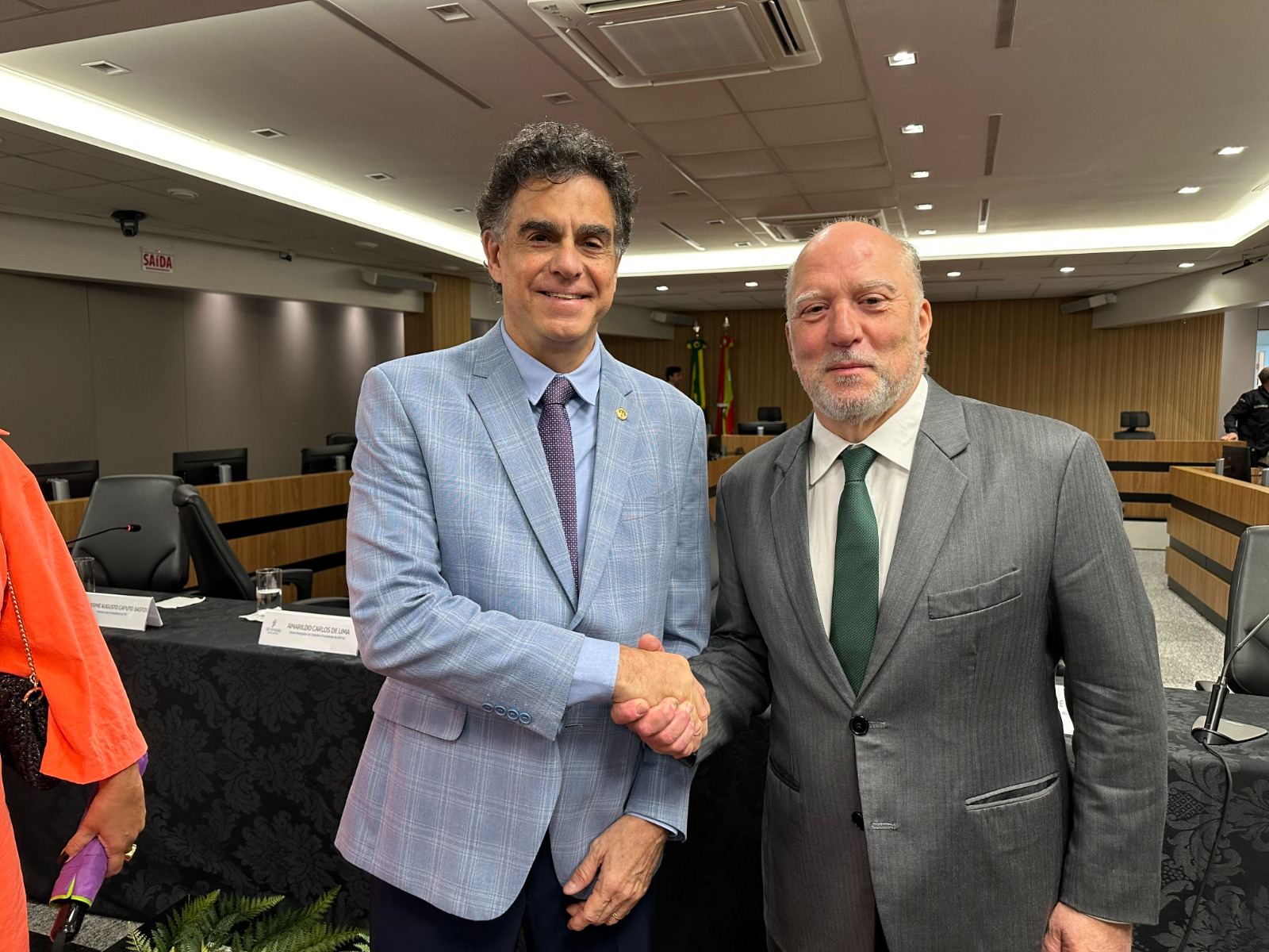 A foto mostra martins e luiz filipe.