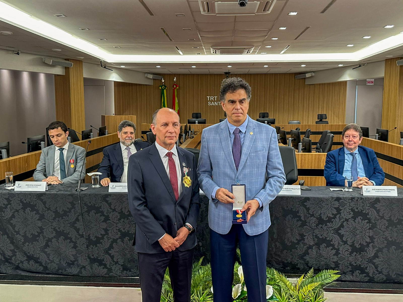 A foto mostra viera e amarildo.