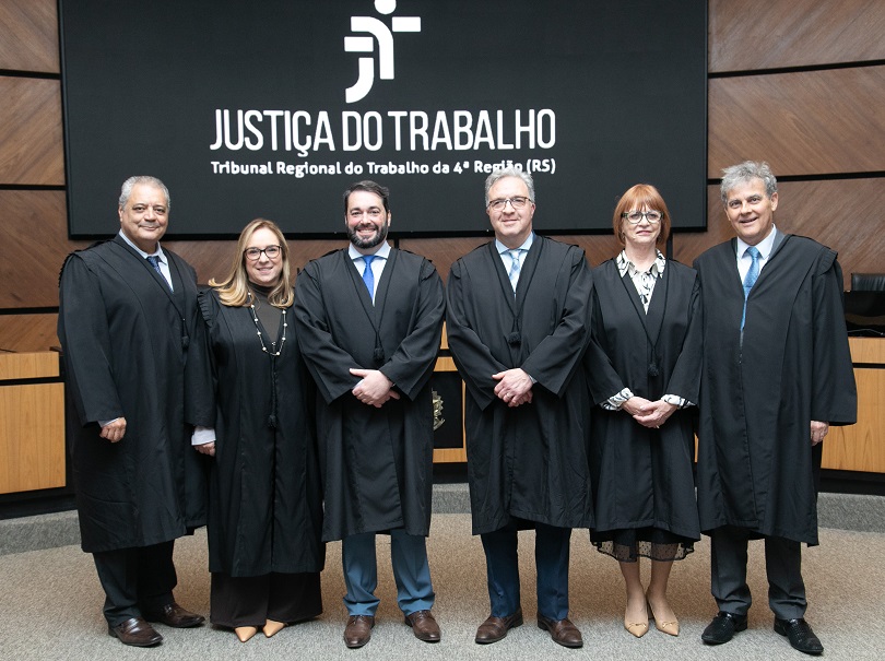 Foto posada dos eleitos, no plenário