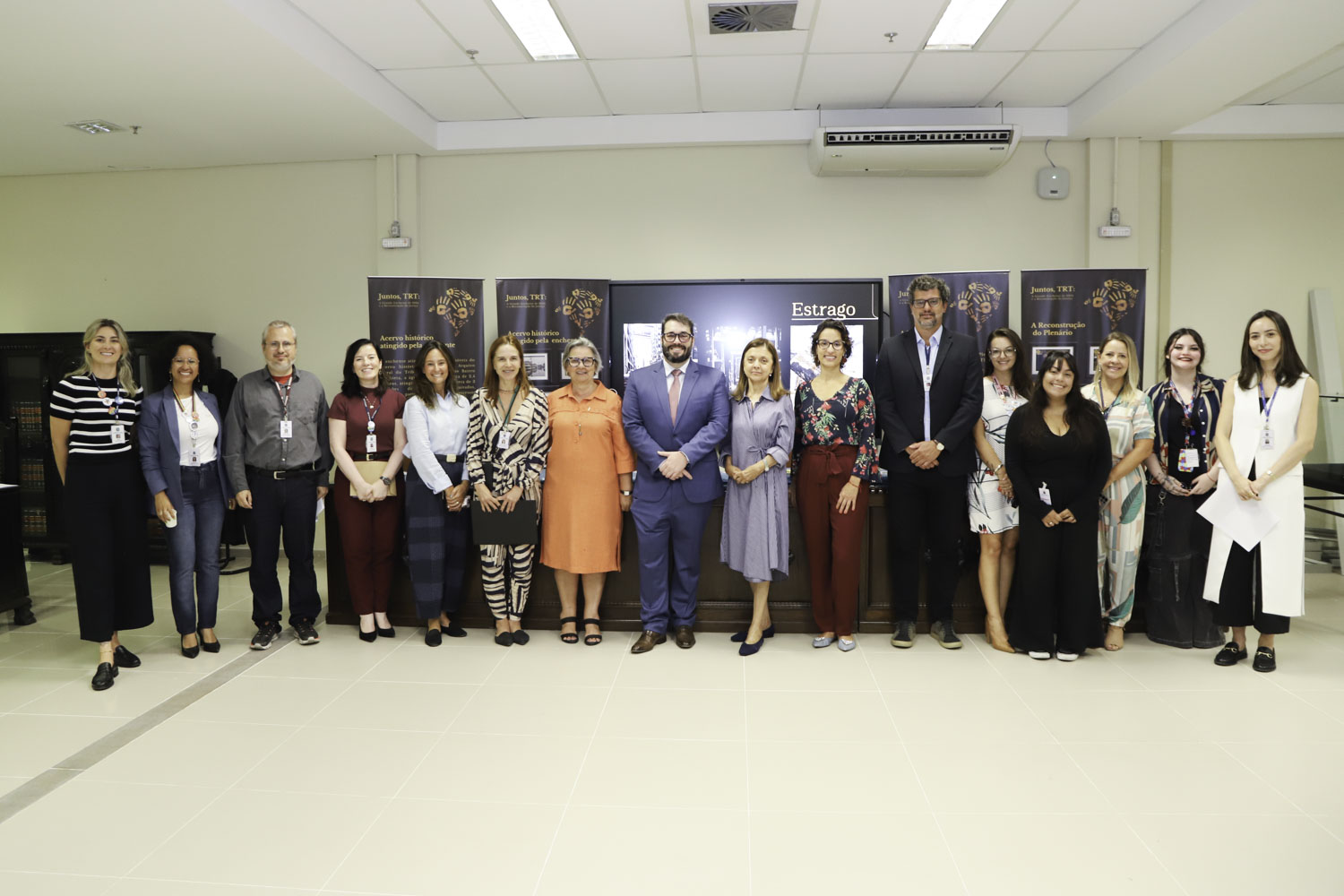 Equipe do Memorial e Comitiva da Presidência - Foto pousada