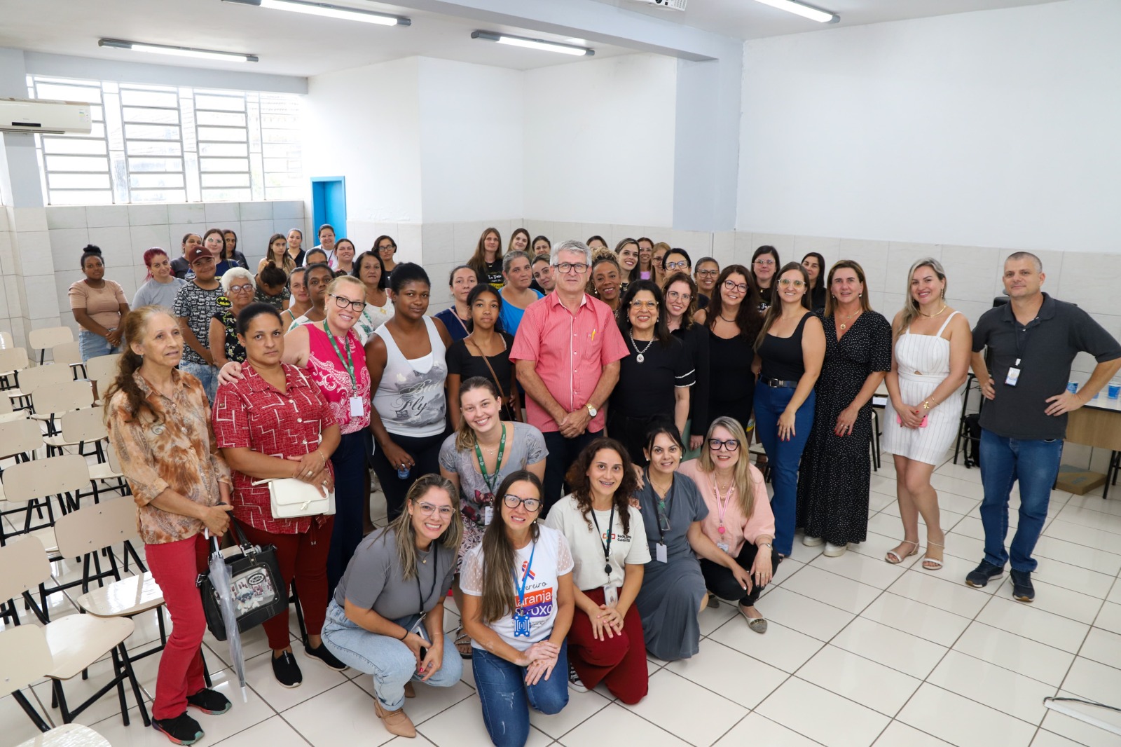 A foto mostra todos do evento.