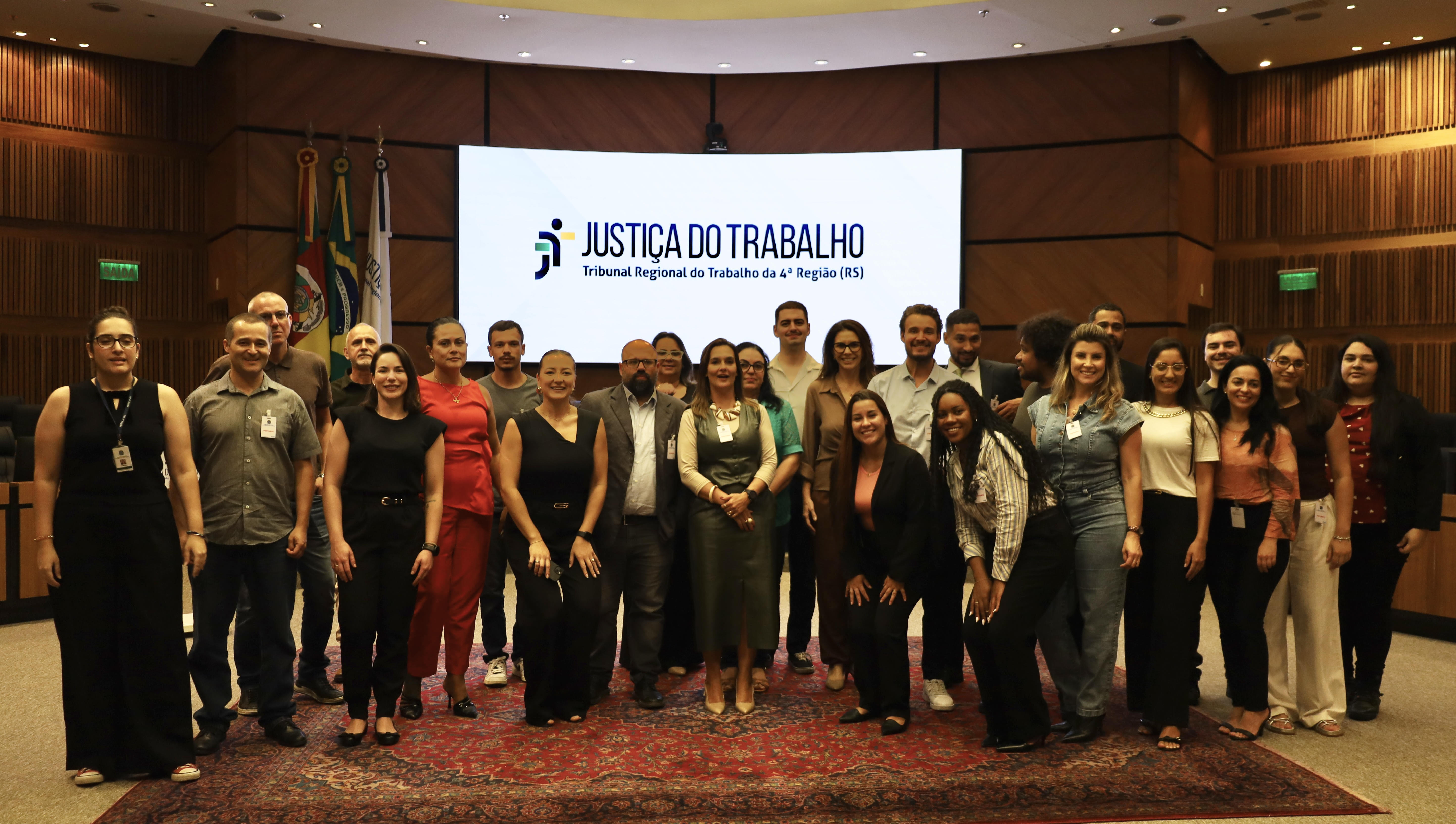 Fotografia do grupo no plenário 