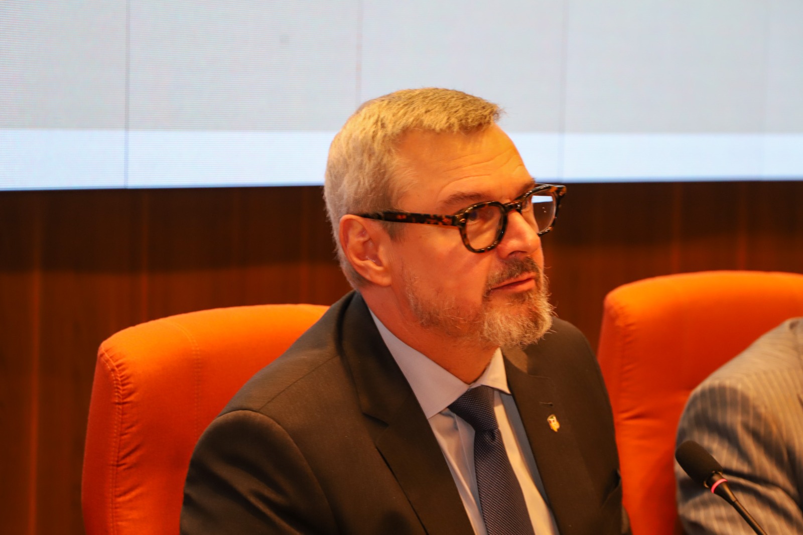 A foto mostra o des. Eduardo ulhen.