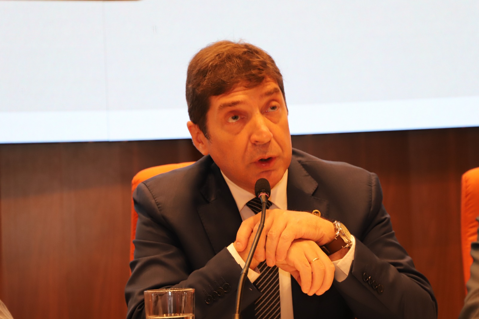 A foto mostra o conselheiro Feliciano.