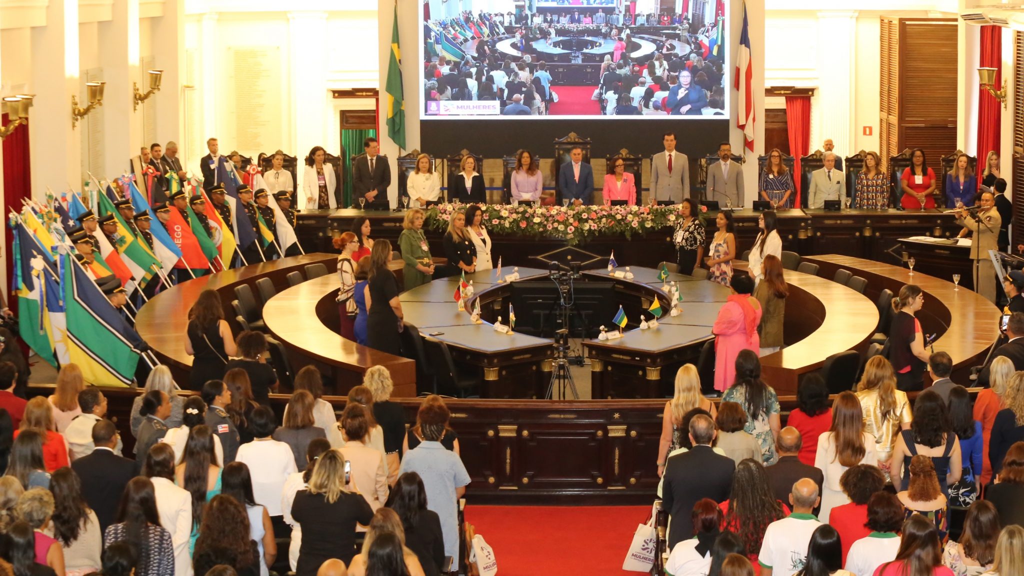 CAPA-Foto do evento, com todos os participantes em pé e um círculo no meio com representantes dos estados do país -18-03-2026-II-Encontro-Nacional-de-Mulheres-na-Justica-Restaurativa-135-2048x1152.jpg