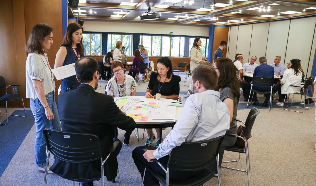 Foto da equipe do TRT em atividade no evento.