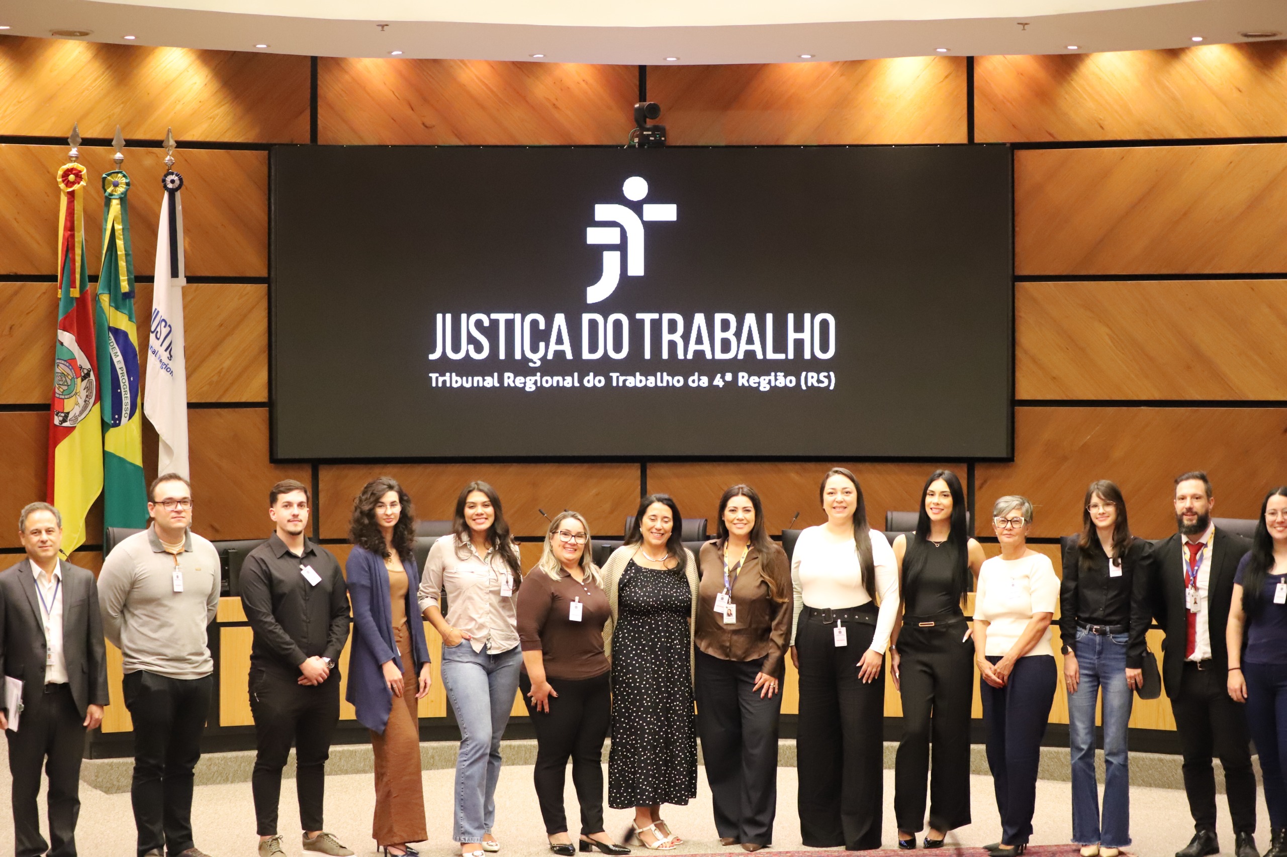 Foto posada do grupo de visitantes, no Plenário