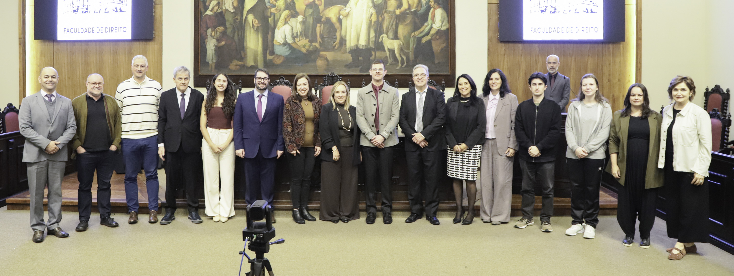 todos os presentesp posam para a foto