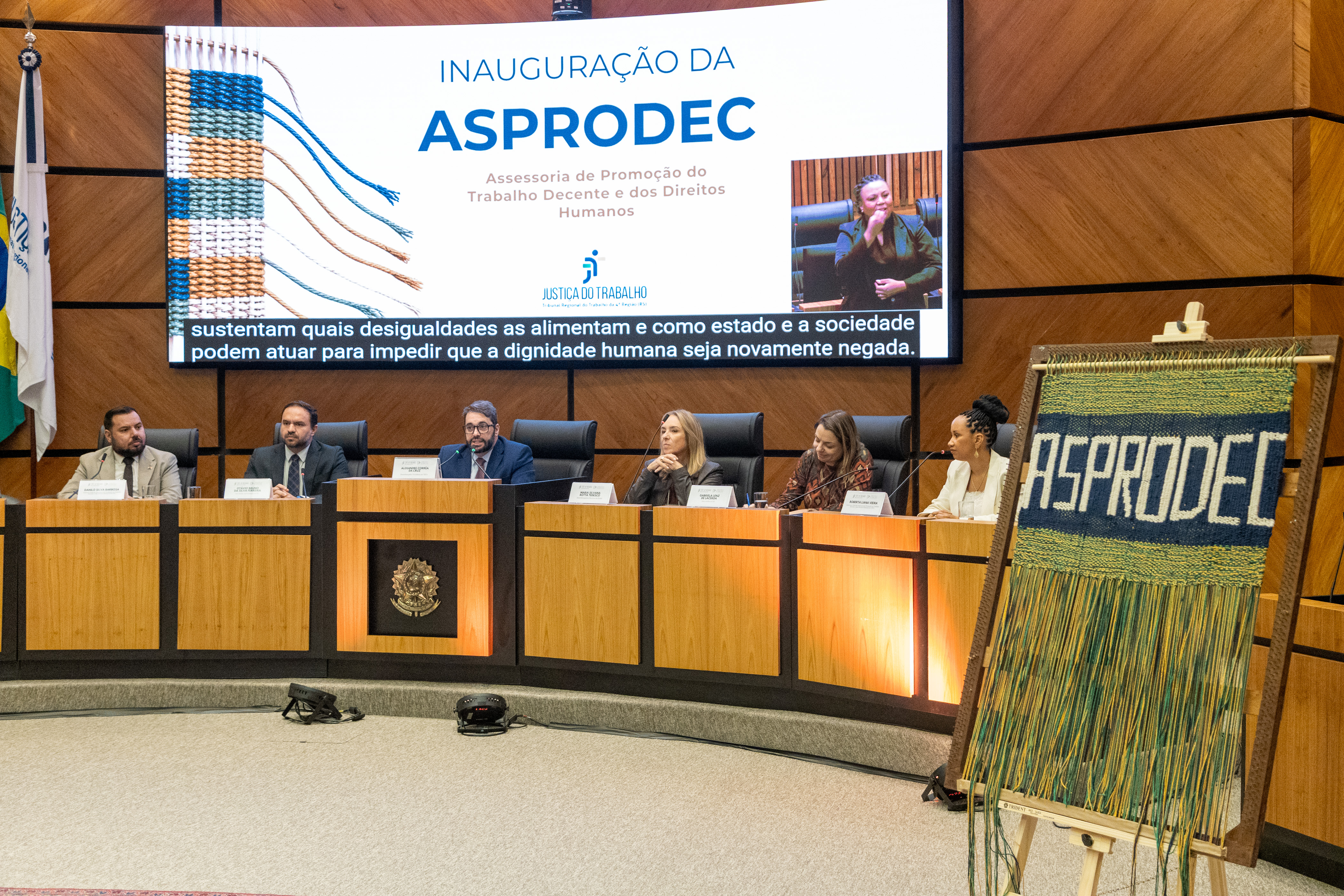 Foto da mesa oficial da cerimônia de inauguração
