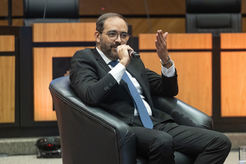 A fotografia mostra o professor e pesquisador João Sérgio dos Santos Pereira