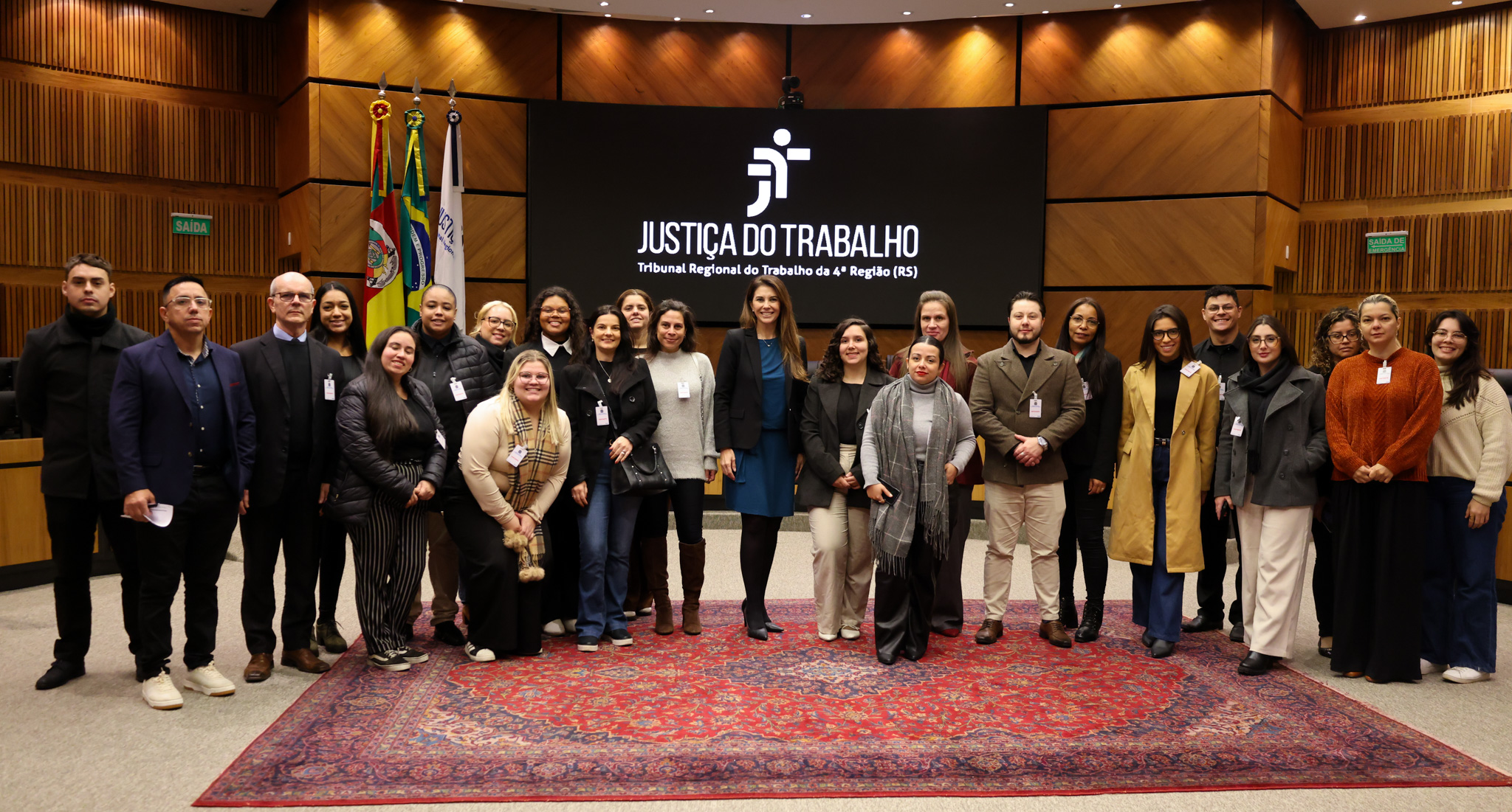foto posada dos alunos no plenário