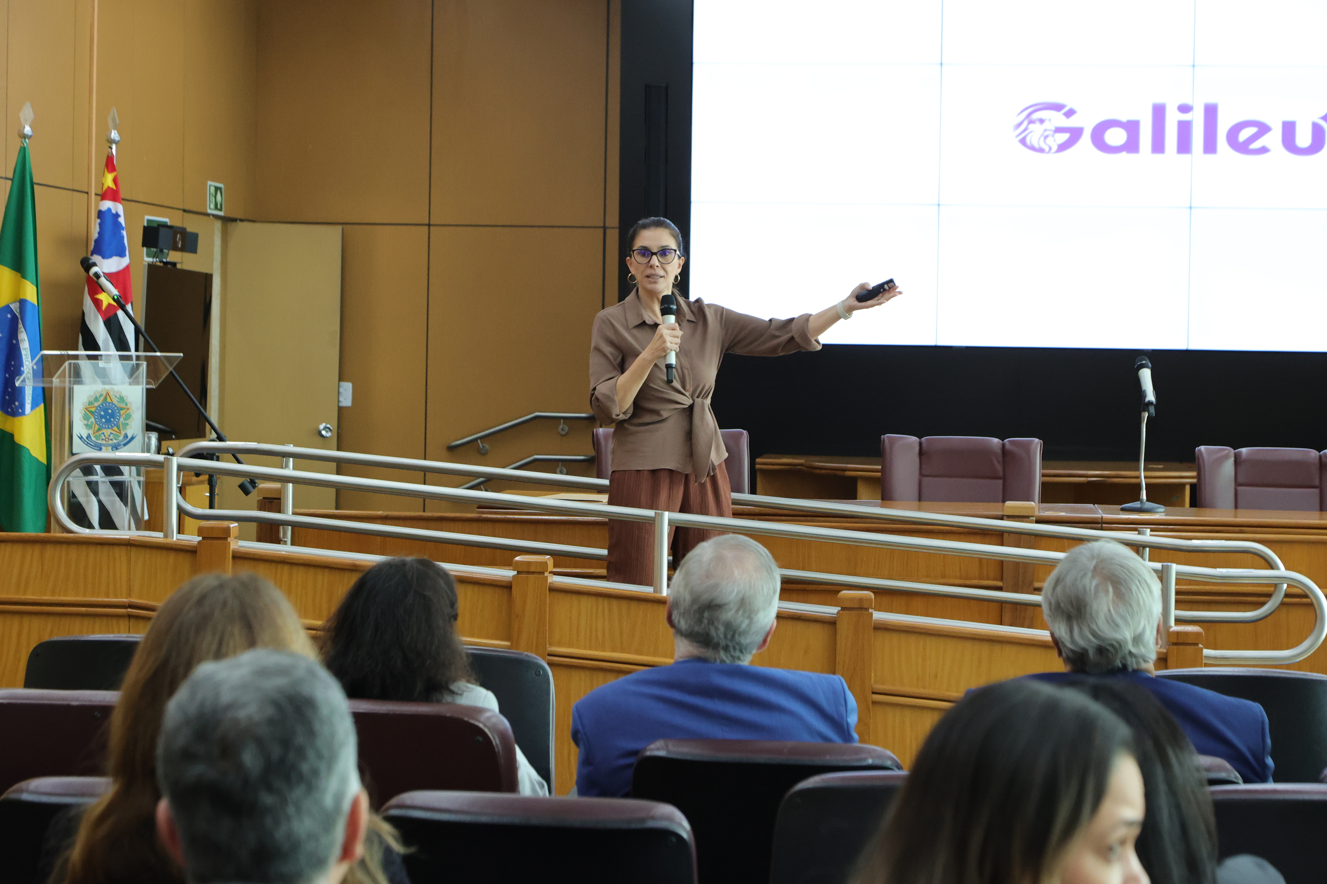 Juíza Aline Fagundes apresentando o Galileu