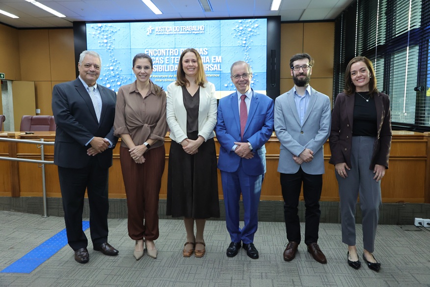 Cassal, Aline, Roberta, Francisco (VPJ do TRT-2), Arthur e Luciana