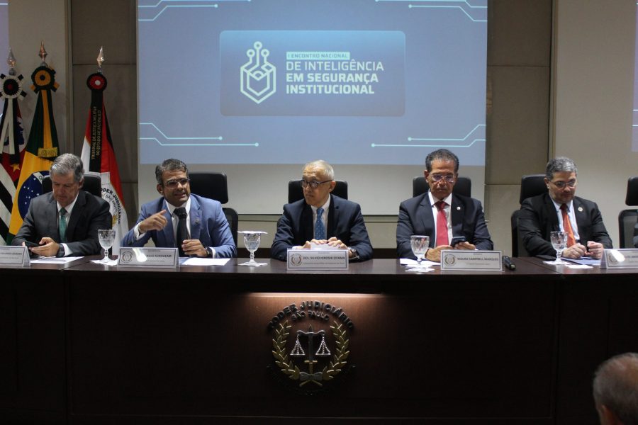 Mesa de abertura do I Encontro Nacional de Inteligência em Segurança Institucional.