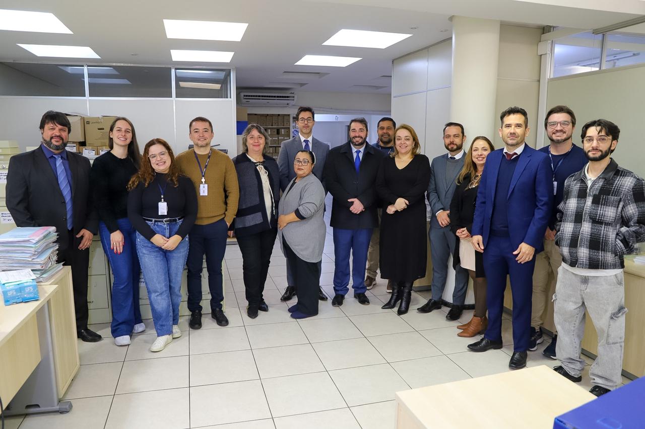 Comitiva do TRT-RS e equipe do Posto Avançado da JT em Marau