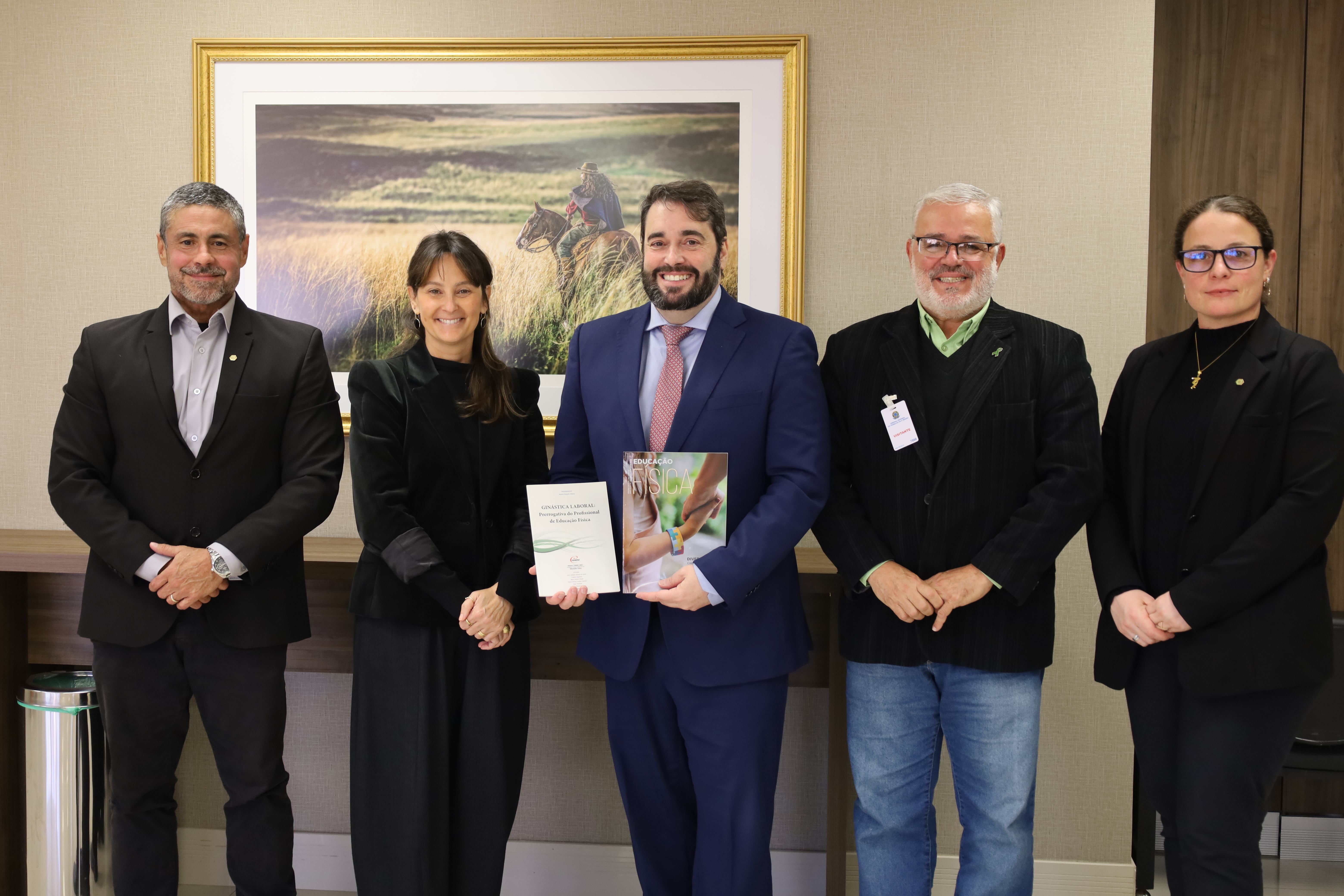 Participantes da reunião com o CREF, em foto posada