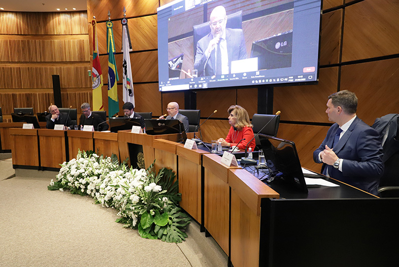 Mesa oficial do evento