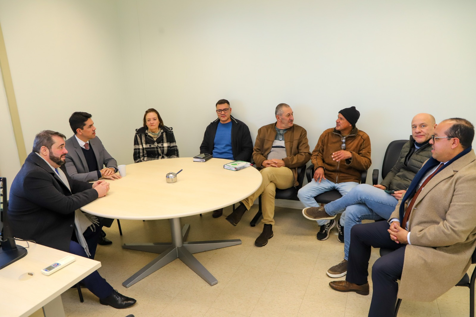 A foto mostra Reunião com entidades de trabalhadores.