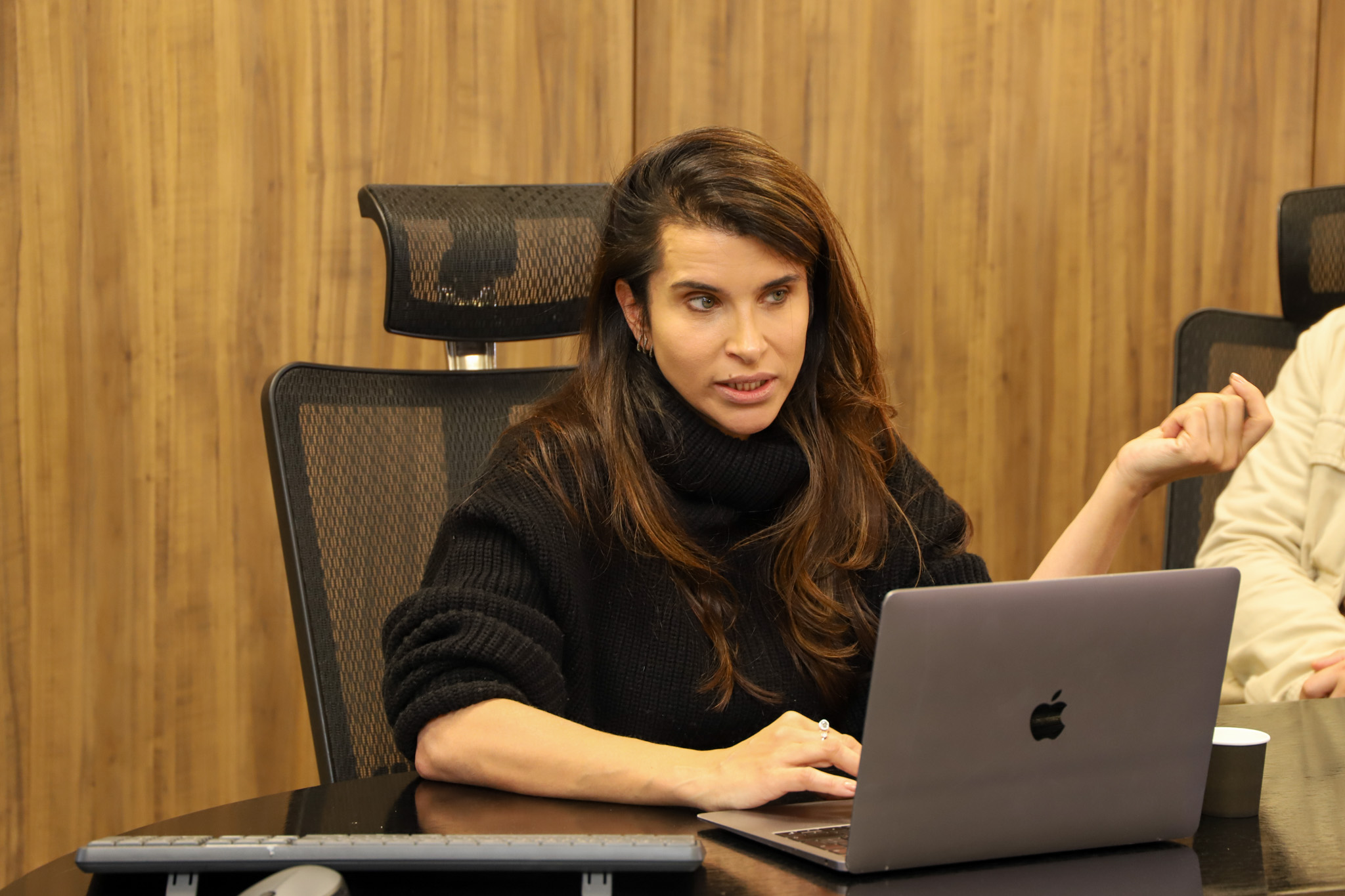 Apresentação da plataforma LaborNexus pela juíza Carolina Paiva.