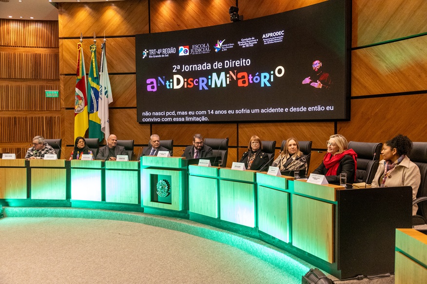 Integrantes da mesa de abertura do evento
