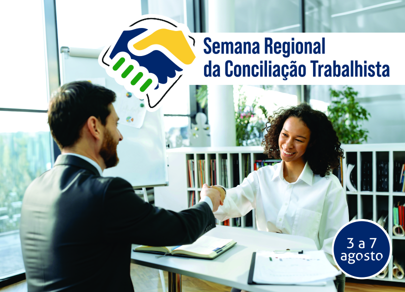 Imagem promocional da "Semana Regional da Conciliação Trabalhista", que ocorre de "3 a 7 agosto". A cena mostra um homem de terno e uma mulher sorridente com camisa branca apertando as mãos em um escritório bem iluminado, sentados diante de uma mesa com documentos e notebook. No topo esquerdo, há um logotipo ilustrando duas mãos se cumprimentando nas cores amarelo, azul e verde, acompanhado pelo título do evento em letras azuis. No canto inferior direito, a data destaca-se em um círculo azul.