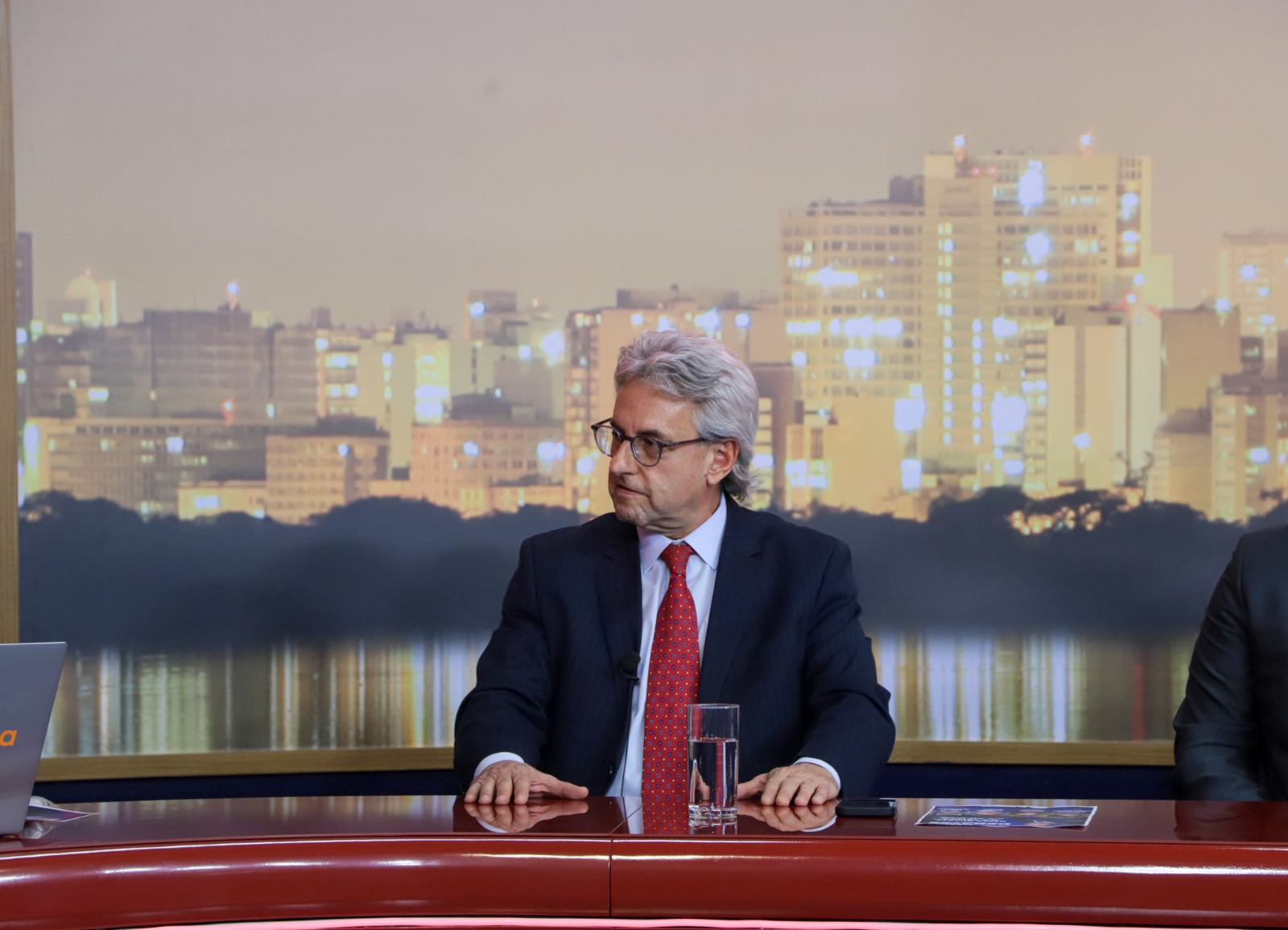 A foto mostra Papaleo em close.