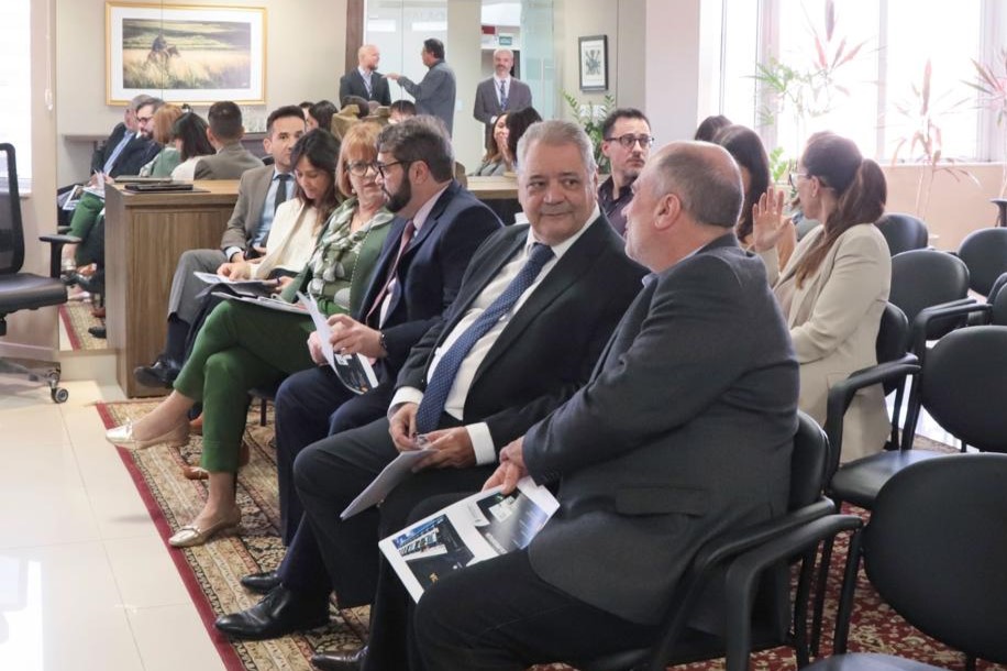 Representantes da Administração e dos setores do gabinete permamente de gestão de crise na plateia da apresentação. 