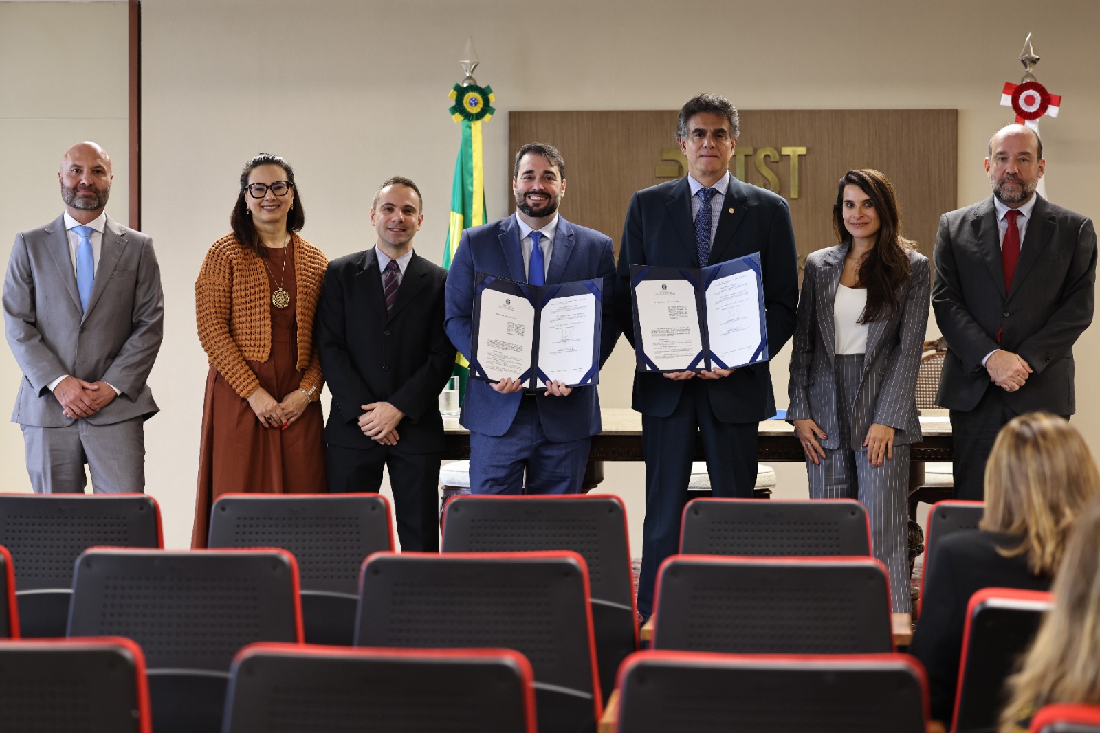 Fabiano, Eliane, Ismael, Alexandre, Vieira de Mello, Carolina e Vinícius.