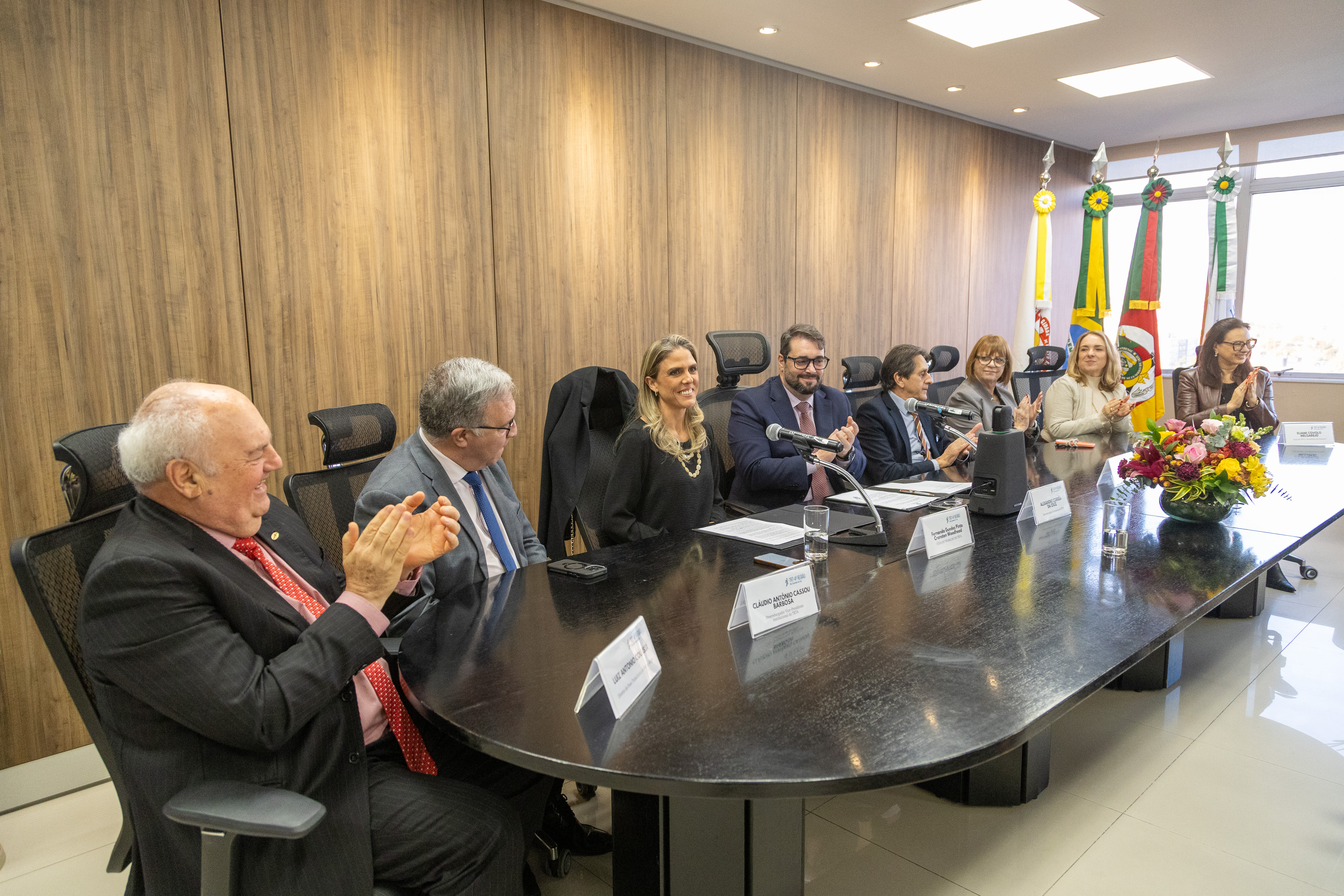 Foto da mesa oficial da solenidade