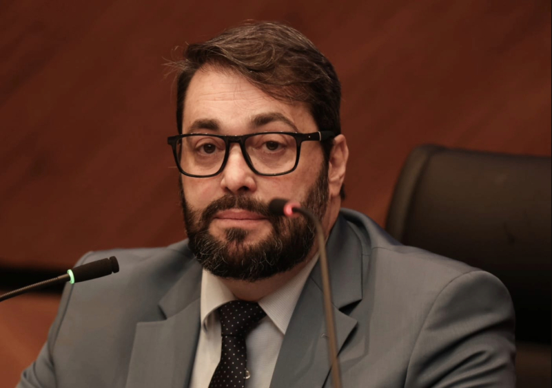 A foto mostra em close o desembargador Alexandre Corrêa da Cruz.