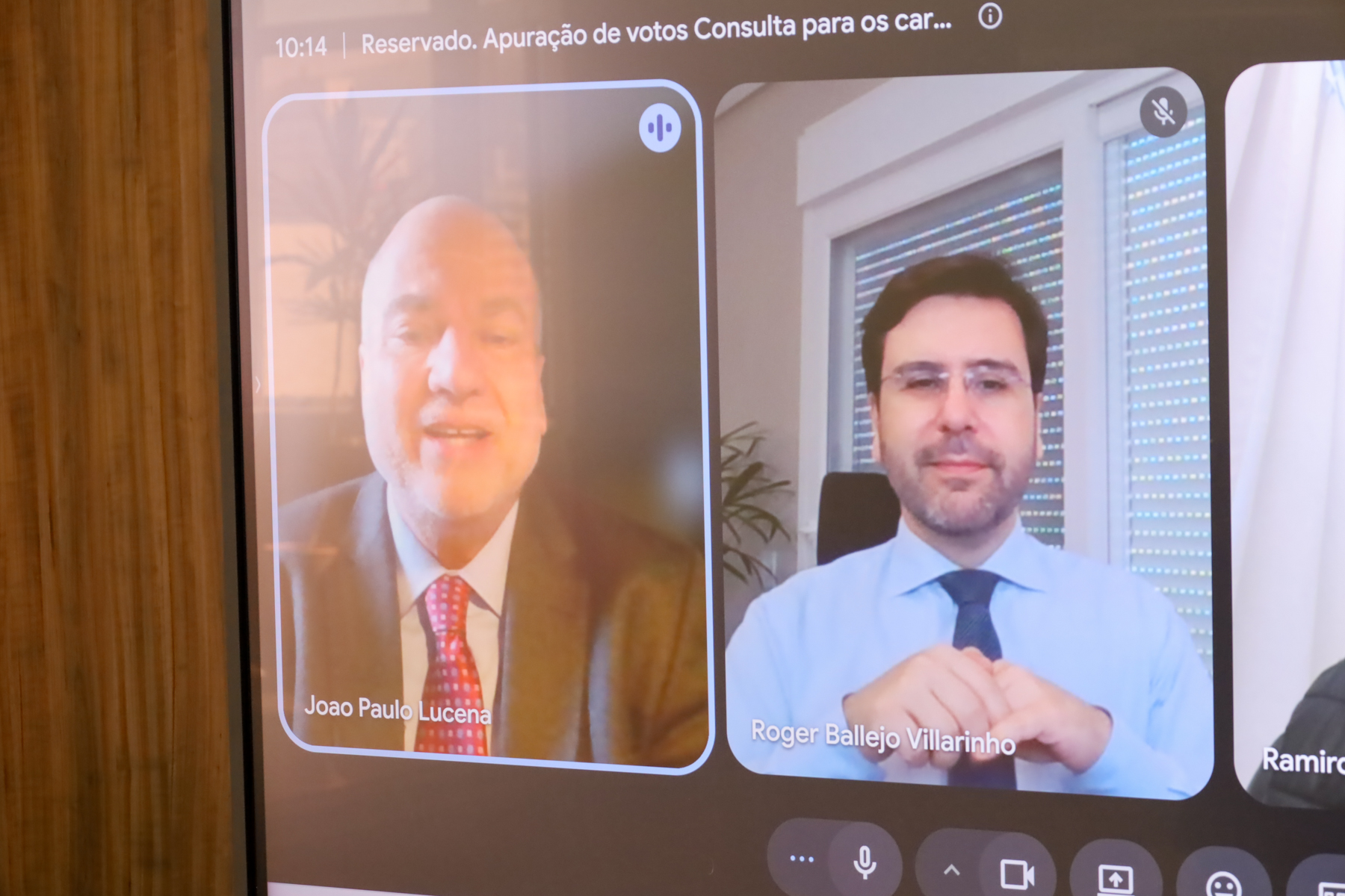 Des. Lucena e Des. Roger, no telão