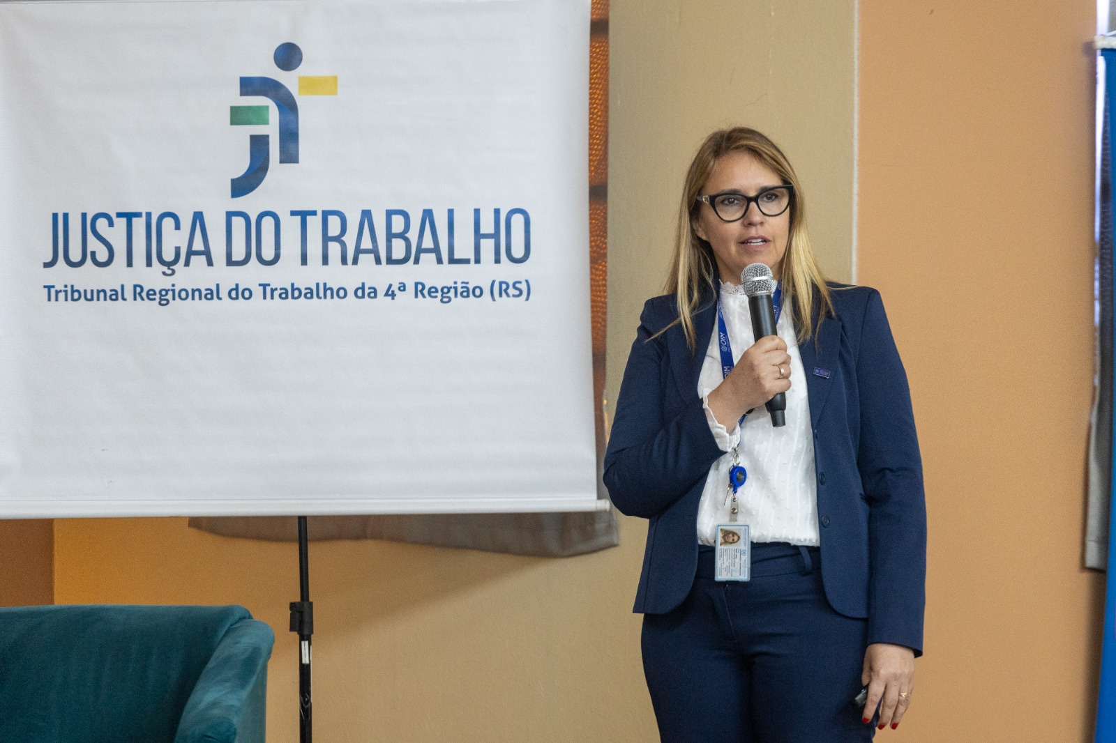 A foto mostra Patrícia em close