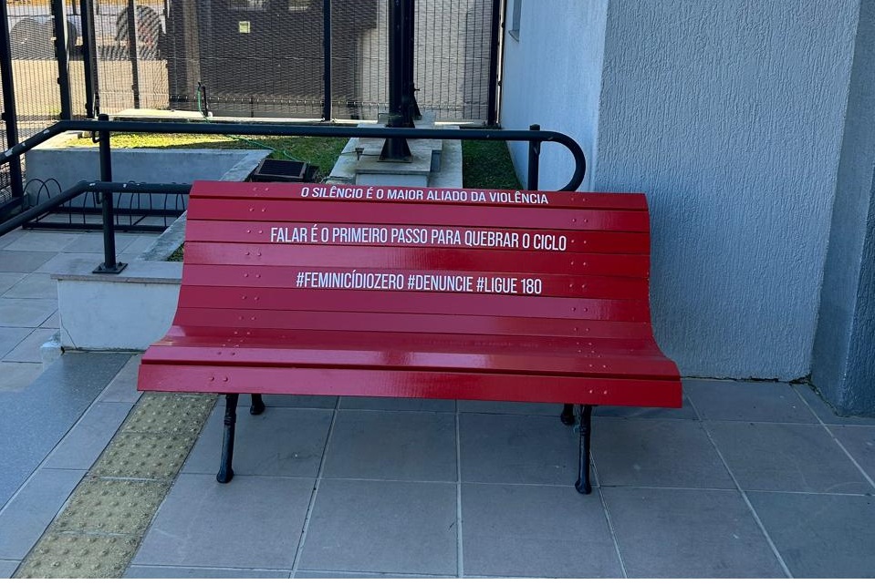 Banco vermelho