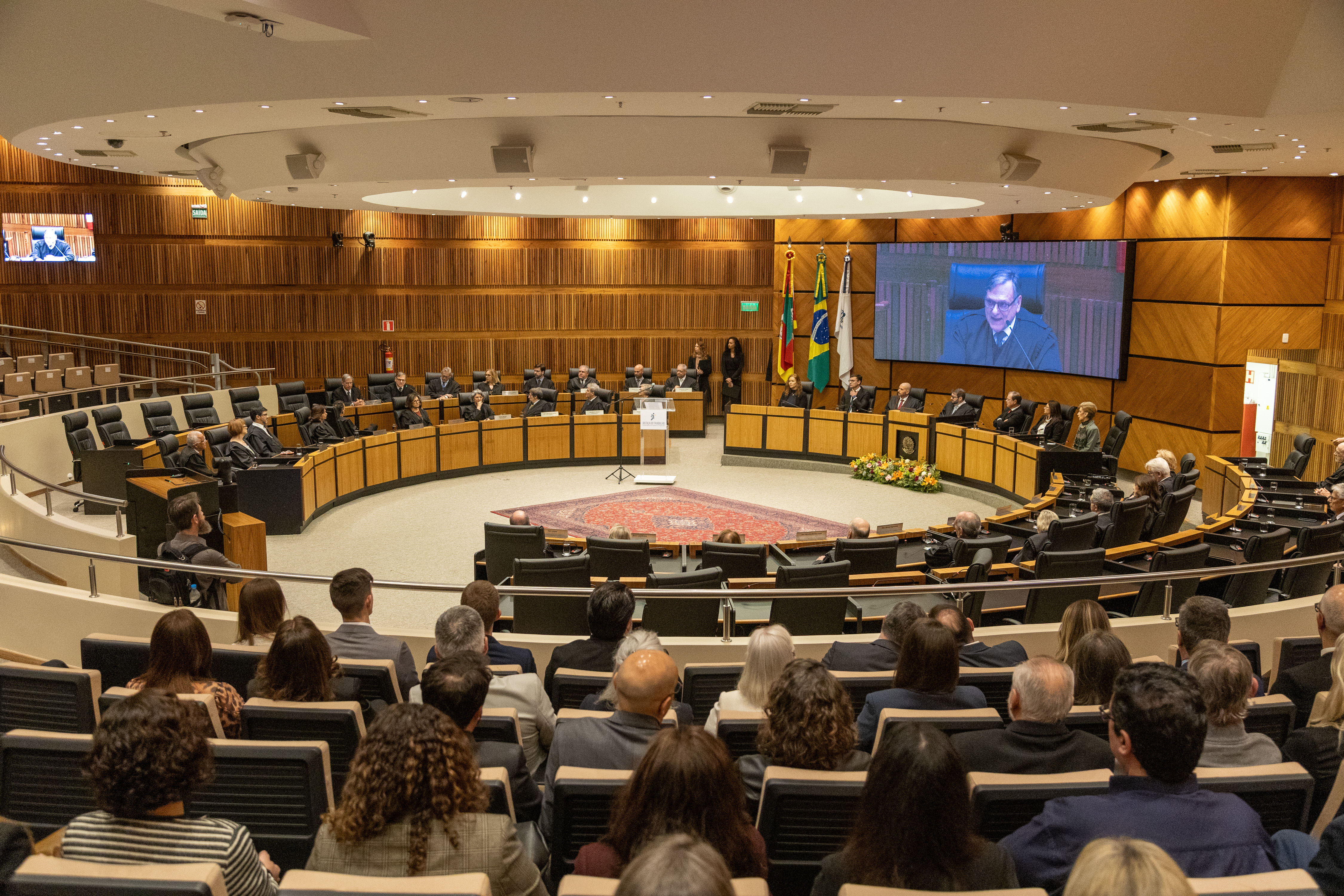 Solenidade foi realizada no Plenário Milton Varela Dutra