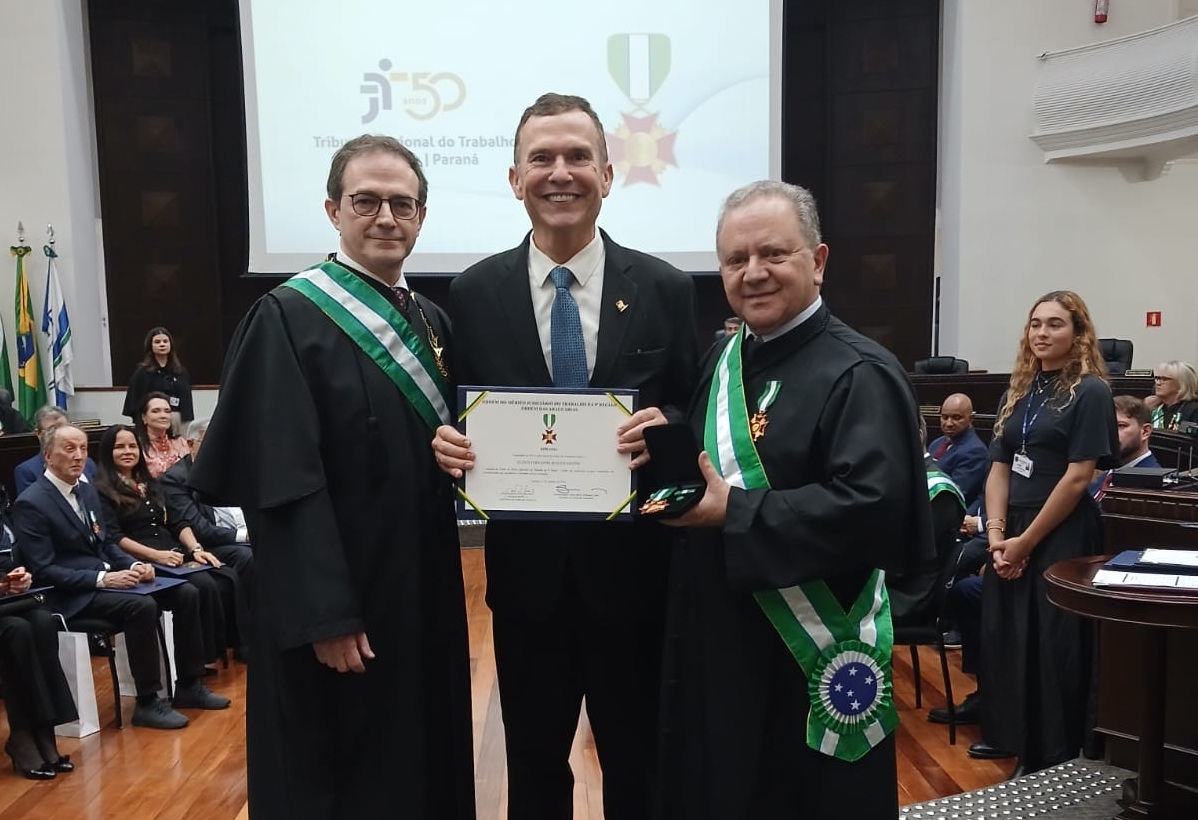 Desembargador Arion Mazurkevic (presidente do TRT-9), desembargador Clóvis Schuch Santos e desembargador Edmilson Antonio de Lima (TRT-9)