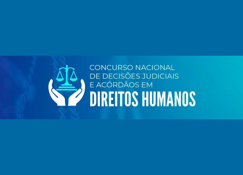 Logomarca do concurso em letras brancas, sobre fundo azul