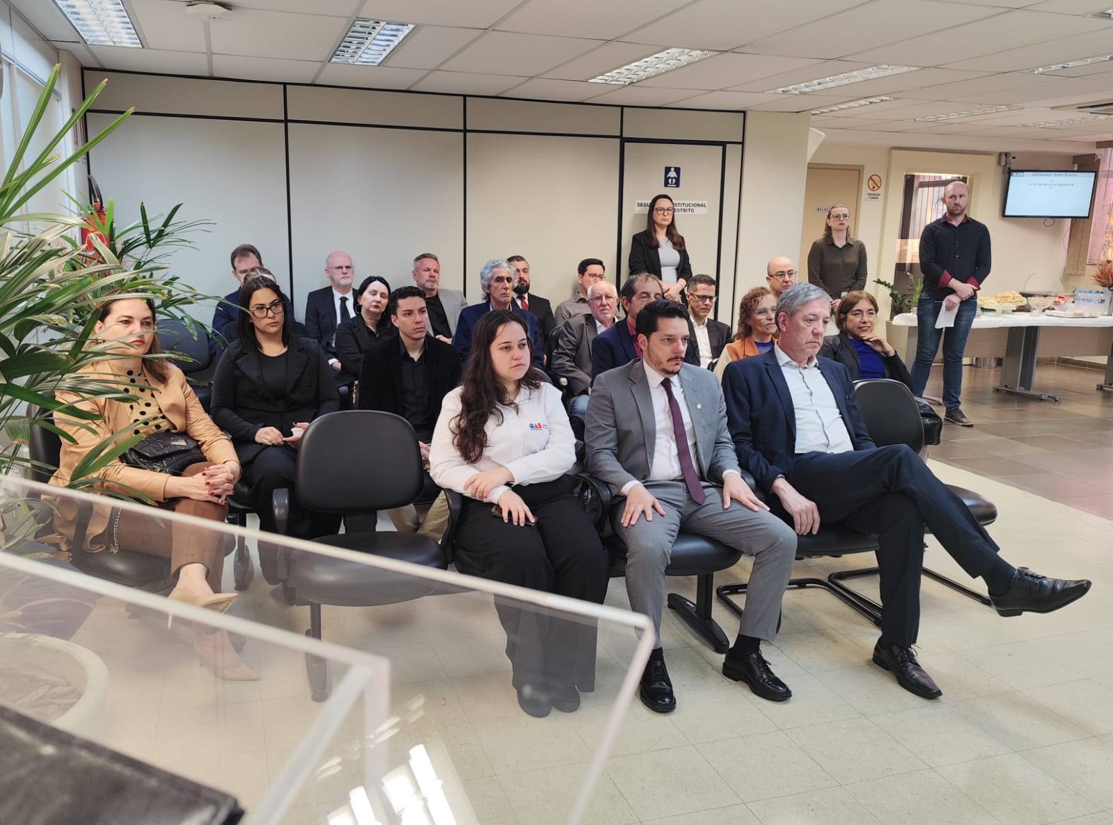 Público presente à reunião em Santa Rosa