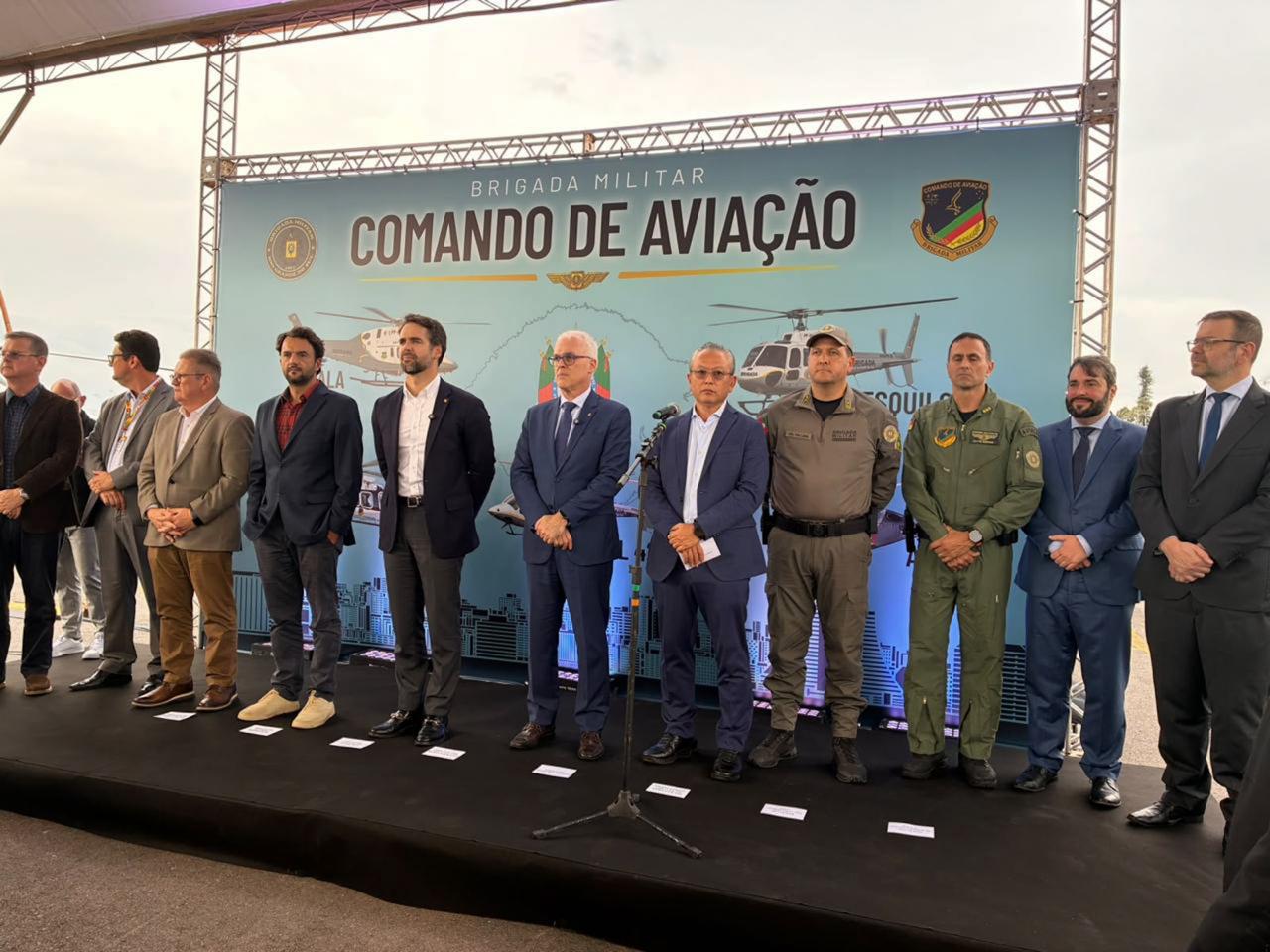 Autoridades posam para a foto