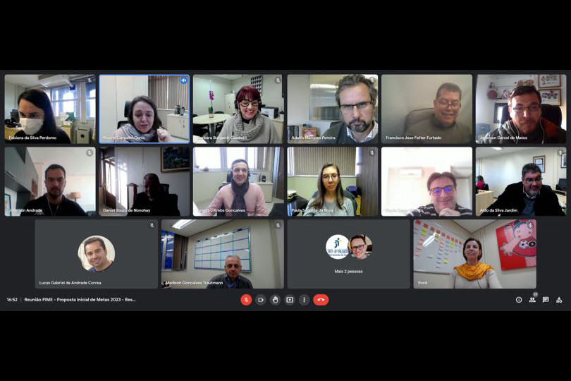 Foto da tela com os participantes da videoconferência