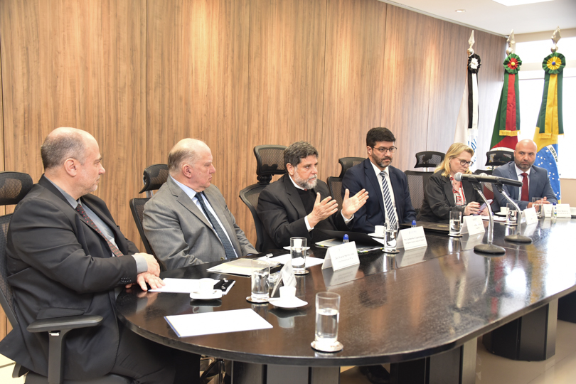 Reunião do Ministro Caputo Bastos e equipe da correição com a Administração e gestores das áreas administrativas e judiciárias do TRT-4, no Salão Nobre