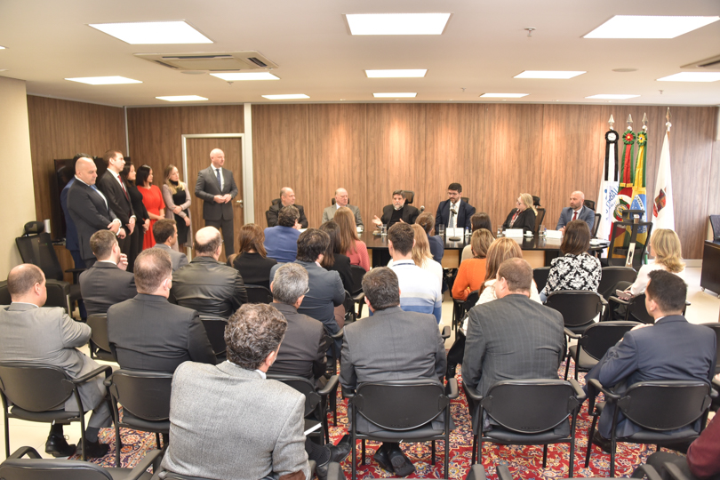 Reunião do Ministro Caputo Bastos e equipe da correição com a Administração e gestores das áreas administrativas e judiciárias do TRT-4, no Salão Nobre